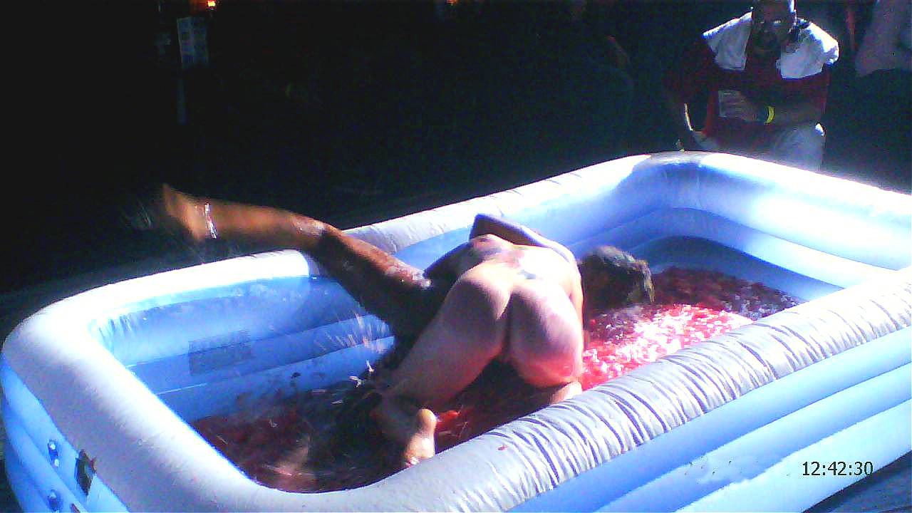 sample foxyboxing20pic8.jpg (56471 bytes)