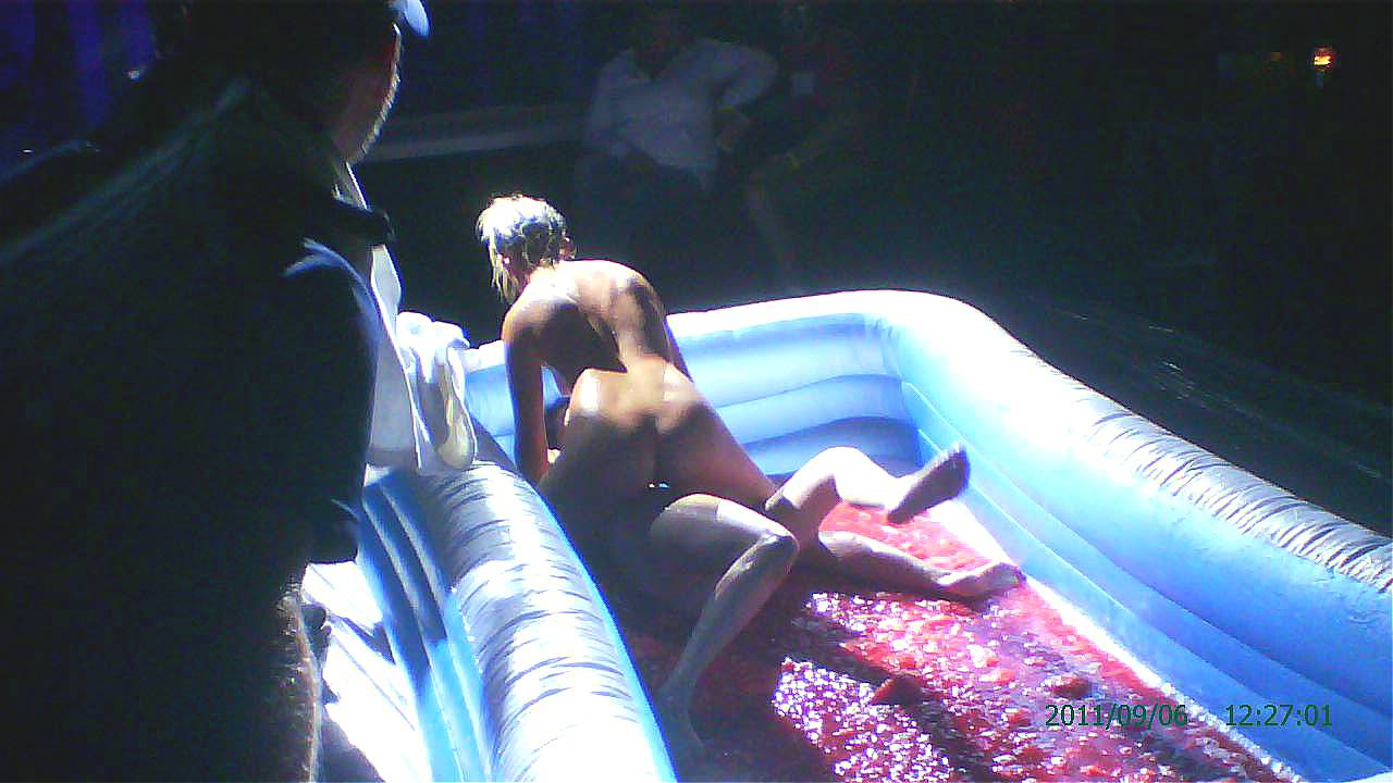 sample foxyboxing20pic6.jpg (50703 bytes)